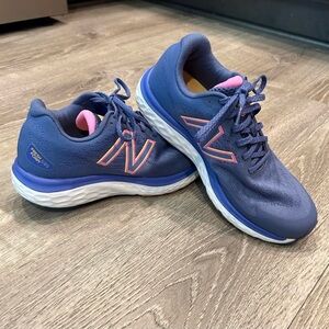 Woman’s New Balance Sneakers